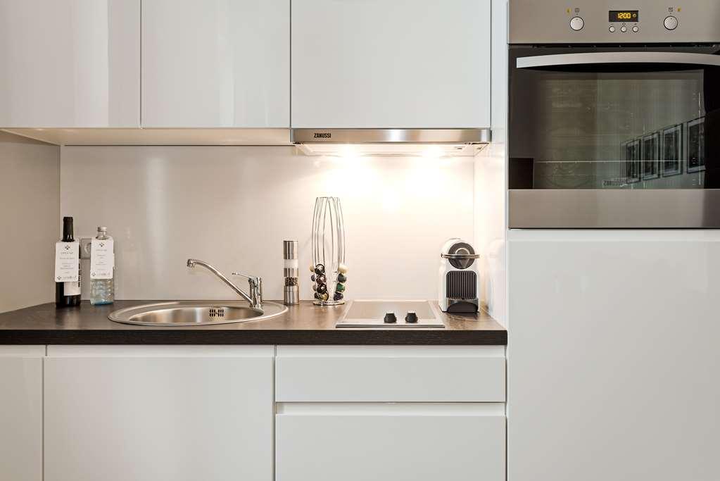 アラベル デザイン アパートメント ベルリン レストラン 写真 A kitchen with a built-in oven